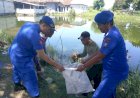 Peduli-Lingkungan-Polresta-Sidoarjo-Bersama-Warga-Bersihkan-Sampah-di-Pesisir-Pantai
