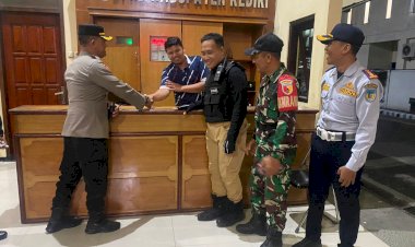 Sinergitas-Polres-Kediri-bersama-TNI-Gelar-Patroli-Skala-Besar-Jaga-Stabilitas-Kamtibmas-Jelang-Pemilu