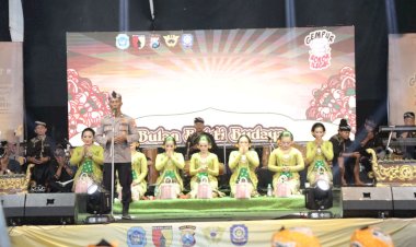 Untuk-Pemilu-Damai,-Polres-Lamongan-Gelar-Malam-Bulan-Bakti-Budaya-Nusantara