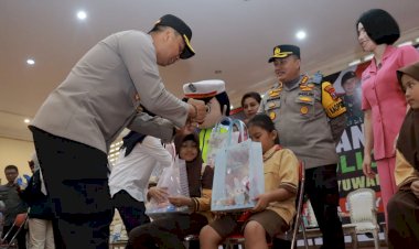 Cara-Unik-Polresta-Banyuwangi-Bantu-Sukseskan-Program-Imunisasi-Polio