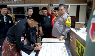 Polres-Tanjungperak-Gelar-Cangkrukan-Kamtibmas-Bersama-Perguruan-Pencak-Silat-Untuk-Pemilu-Damai