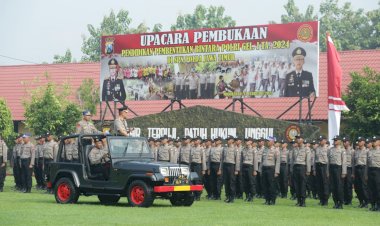Kapolda-Jatim-Berikan-Pembekalan-Diktuk-Bintara-Polri-Gelombag-I-TA-2024-di-SPN-Mojokerto
