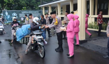 Gratis,-Polres-Bondowoso-Layani-Penitipan-Barang-Berharga-Bagi-Warga-yang-Mudik-Lebaran