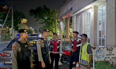 Warga-Mudik,-Polisi-di-Sidoarjo-Patroli-Kawasan-Pemukiman