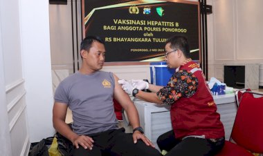 Polres-Ponorogo-Gelar-Vaksinasi-Hepatitis-B-dan-Deteksi-Dini-Narkoba-Bagi-Anggota
