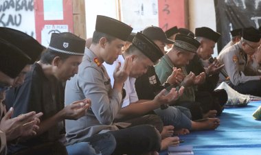 Polres-Malang-Bareng-JSKK-dan-PK3-Gelar-Doa-Bersama-di-Pintu-13-Stadion-Kanjuruhan