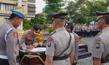 Kapolresta-Sidoarjo-Pimpin-Sertijab-Kasat-Binmas-dan-Kapolsek