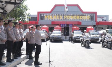 Serentak,-Polres-Ponorogo-Droping-Air-Bersih-dan-Beri-Bantuan-Tandon-di-18-Wilayah