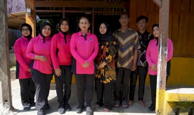 Ketua-Umum-Bhayangkari-Kunjungi-Aiptu-Heri-dan-Anaknya-yang-Terbaring-Sakit