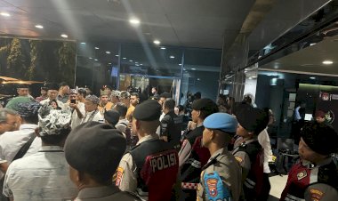 Polresta-Banyuwangi-Kerahkan-Puluhan-Personel-Amankan-Debat-Perdana-Pilkada-2024