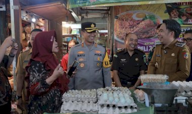 Kapolres-Jember-Bersama-Forkompinda-Sidak-Pasar-Pastikan-Stok-dan-Harga-Pangan-Stabil-Jelang-Idul-Fitri-1446-H