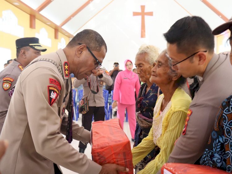 Kapolda dan Ketua Bhayangkari Daerah NTT Menyentuh Hati Masyarakat Lansia di Sabu Raijua