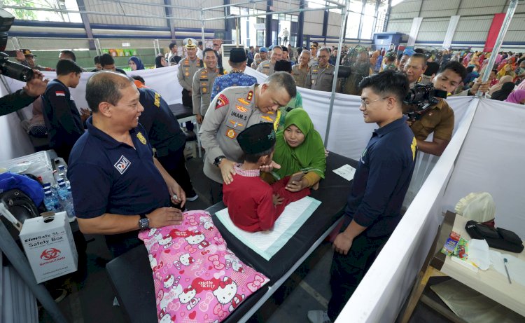 Tindaklanjuti Jumat Curhat Polda Jatim Gelar Baksos dan Bakkes di Sampang Madura