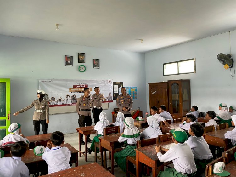 Anggota Polres Tulungagung Jadi Guru di Kelas Inspirasi Andika Mengajar 2023