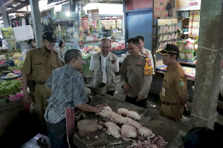 Cegah Panic Buying Satgas Pangan Polresta Malang Kota Inspeksi ke Sejumlah Pasar