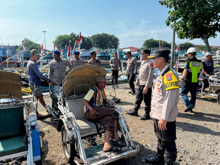 Antisipasi Arus Balik Mudik Kedua Polres Probolinggo Kota Siagakan Personel di Pelabuhan Tanjung Tembaga