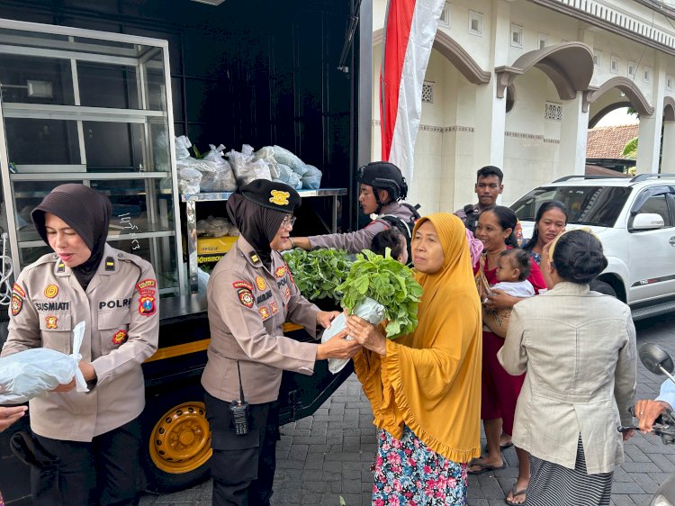 Mobil Dapur Lapangan Polisi Sidoarjo Sapa Emak-emak