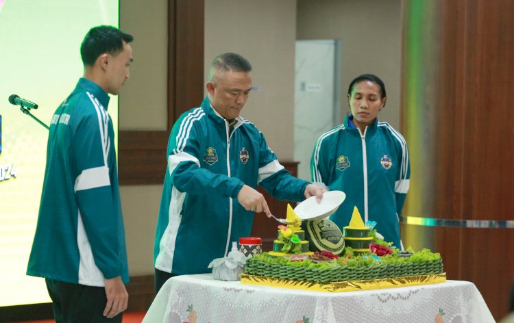 Kapolda Jatim Berangkatkan Tim Bola Voli Ikuti Turnamen Kapolri Cup 2024 di Jabar