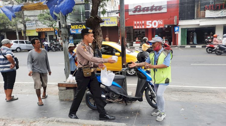 Polresta Sidoarjo Tumbuhkan Rasa Peduli di Tengah Patroli