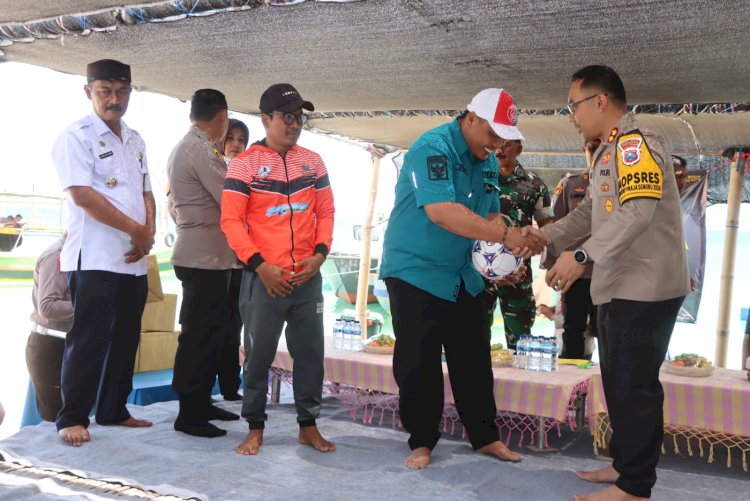 Cooling System, Kapolres Probolinggo Kota Kunjungi Warga Gili Ketapang Ajak Jaga Kamtibmas di Pilkada 2024