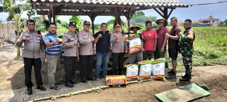 Polsek Krian Berikan Bantuan Bibit Jagung Dan Pupuk Untuk Dukung Program Ketahanan Pangan Nasional