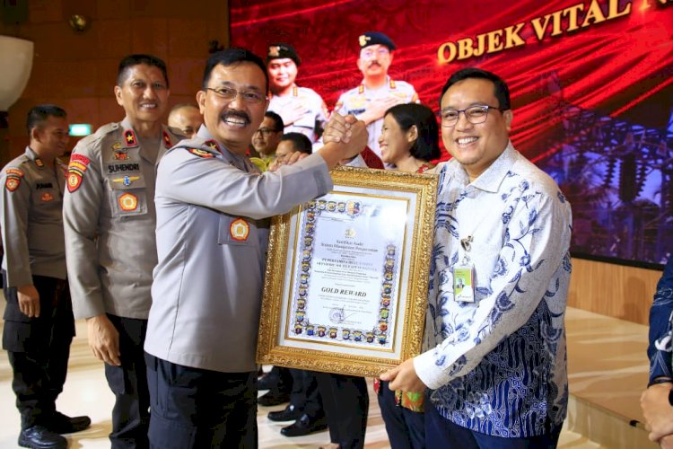 Penyerahan Sertifikat Audit Sistem Manajemen Pengamanan Objek Vital Nasional: 15 Perusahaan Raih Gold Reward