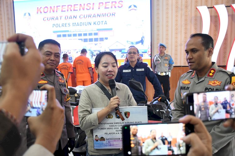 Polres Madiun Kota Temukan dan Serahkan Motor yang Hilang, Korban Curanmor Tersenyum Riang