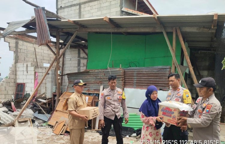 Polres Pasuruan Salurkan Bantuan untuk Warga Terdampak Angin Kencang di 6 Kecamatan