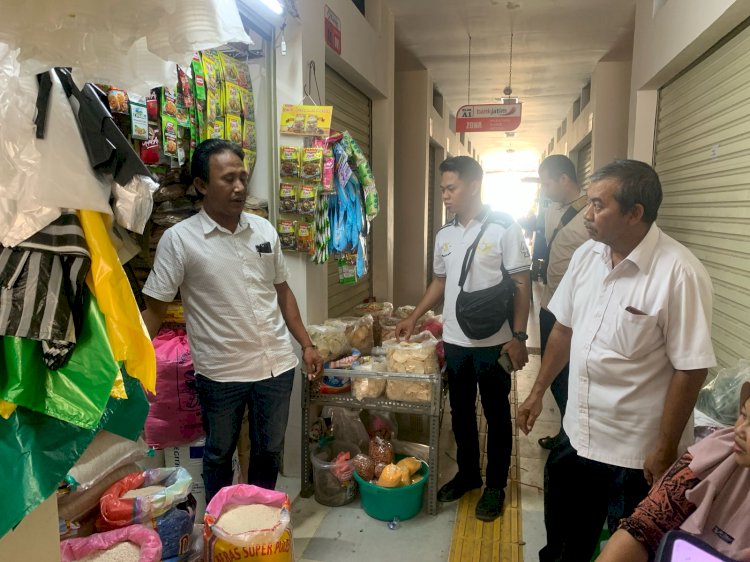 Jelang Ramadhan Polres Pamekasan dan Tim Monitoring Bapokting Sidak Pasar