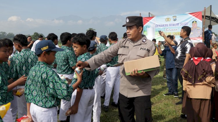 Polres Pasuruan Gelar Jumat Curhat, Bahas Kamtibmas Hingga Gerakan Minum Susu Bagi Anak - anak