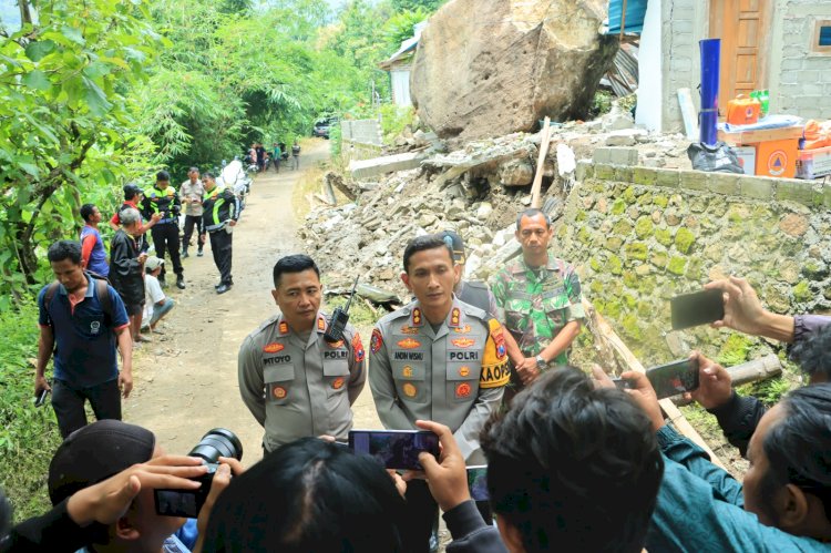 Polres Ponorogo bersama Forkopimda Tinjau Lokasi Longsor di Slahung