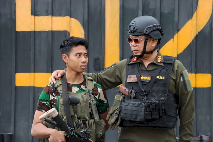 Jalin Sinergitas, Kasatgas Humas Operasi Damai Cartenz-2025 Kunjungi Pos Pamtas Yonif 512 di Oksibil