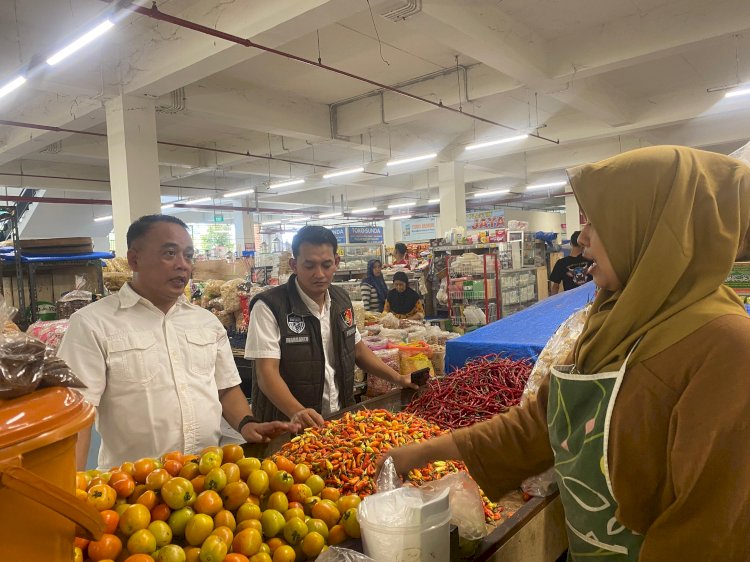 Satgas Pangan Polres Ngawi Sidak Pasar Pantau Harga dan Stok Bapokting Jelang Lebaran