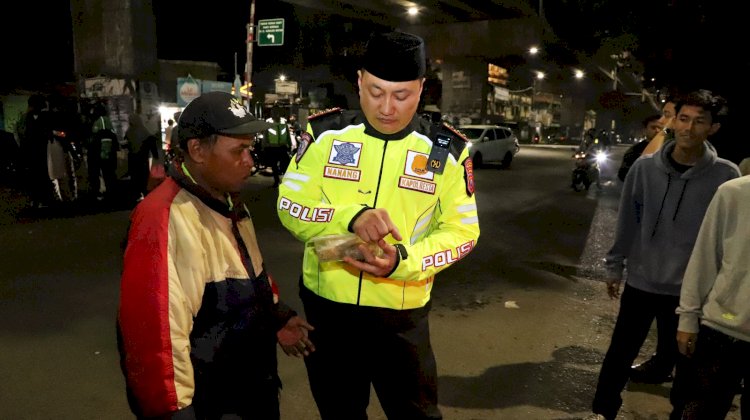 Polri Untuk Masyarakat, SOTR Polresta Malang Kota Bersama Mahasiswa Berbagi dan Jaga Kamtibmas